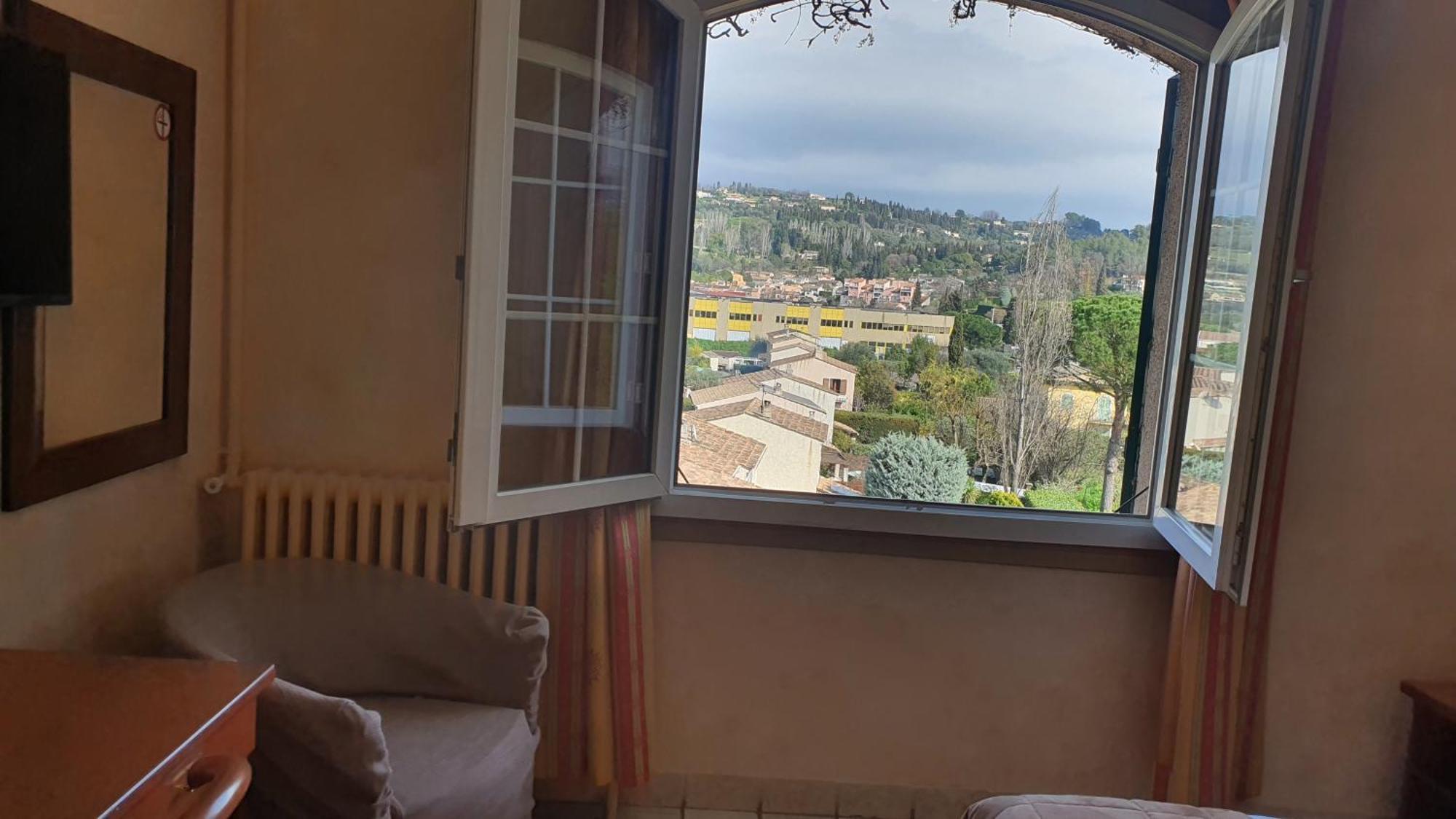 גראס Auberge Les Aromes מראה חיצוני תמונה