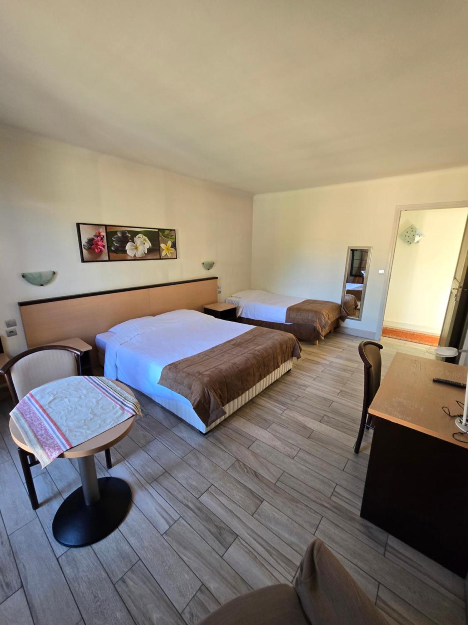 גראס Auberge Les Aromes מראה חיצוני תמונה